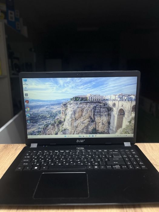 Ноутбук сатылат