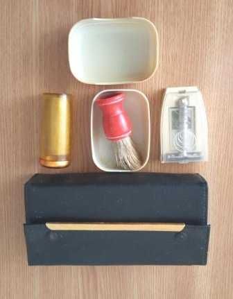 Trusă ras manuală de colecţie cu suport din piele