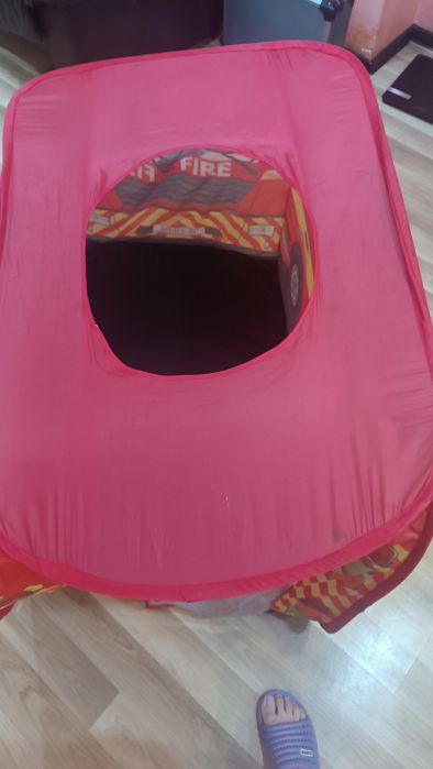 Cort mașină de pompieri