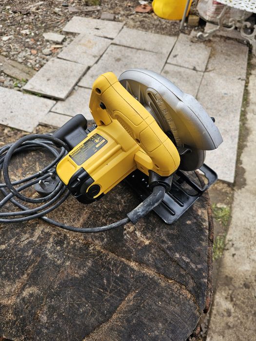 Circular dewalt Dwe560