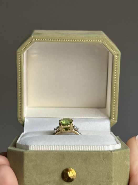 Кольцо с редким Перидотом и бриллиантами