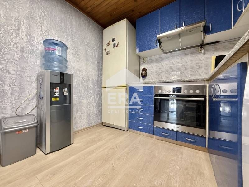 Ексклузивна обзаведена къща за продажба със зимна градина с барбекю, р