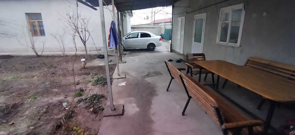 Ховли сотилади Нурафшон шахар центрда жойлашган