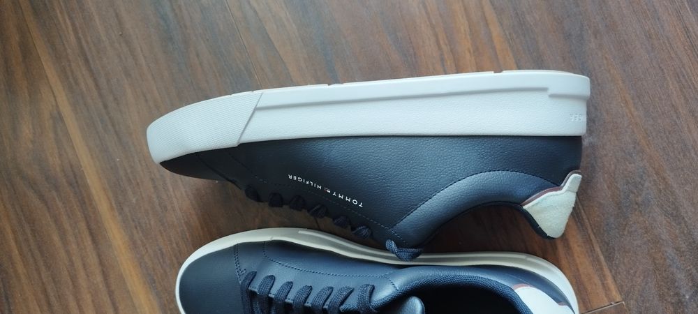Tommy Hilfiger 44