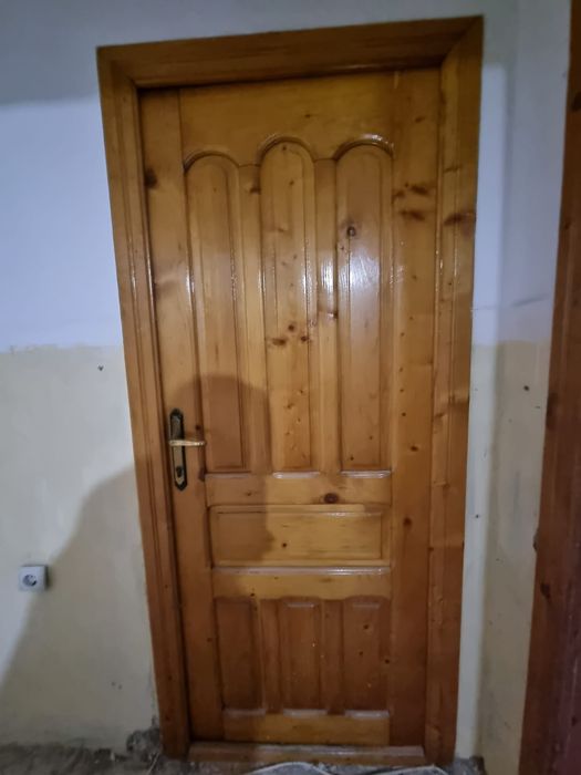 Usa din lemn de brad