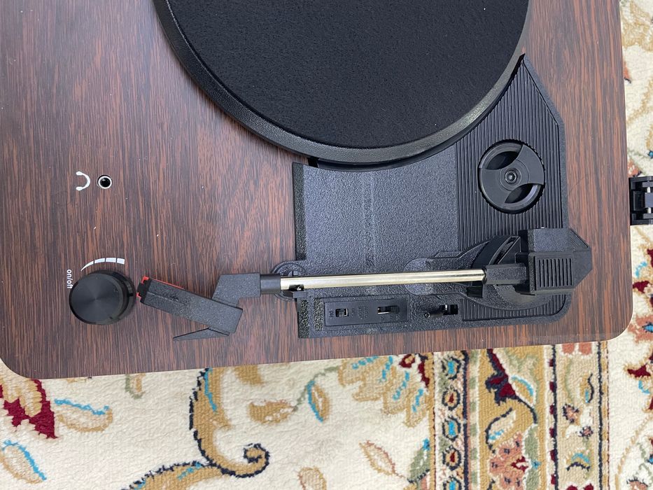 Виниловый проигрыватель