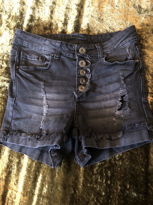 Черни къси панталони