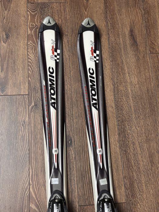 Ser skiuri si clapari Atomic