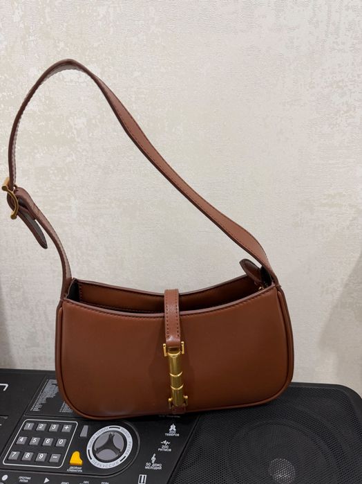 Сумка фирмы Charles& Keith