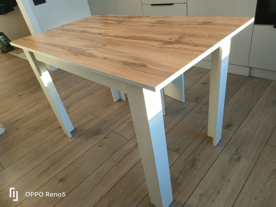 Продам обеденный стол