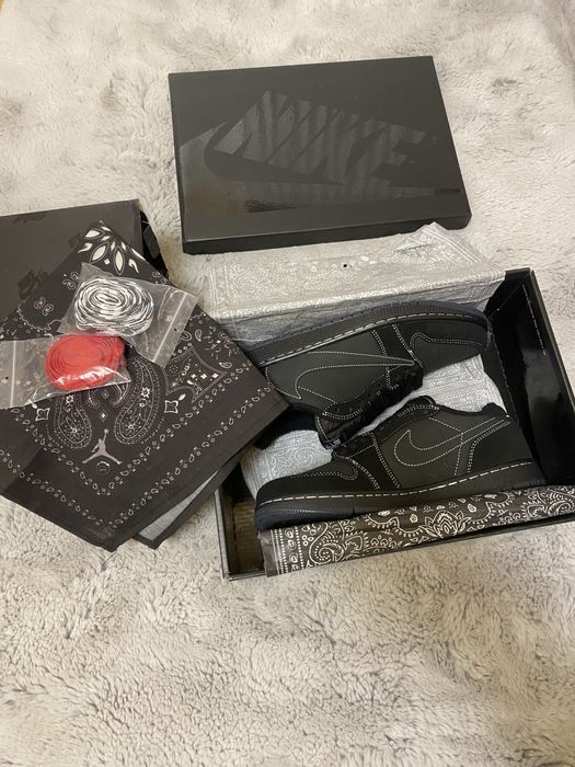 Jordan 1 x Travis Scott Phantom