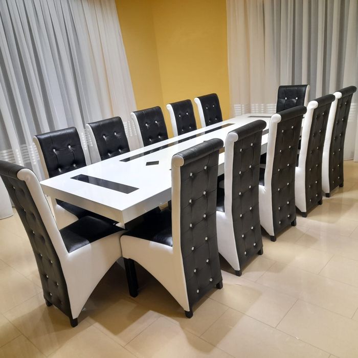 Masa 12 persoane noua