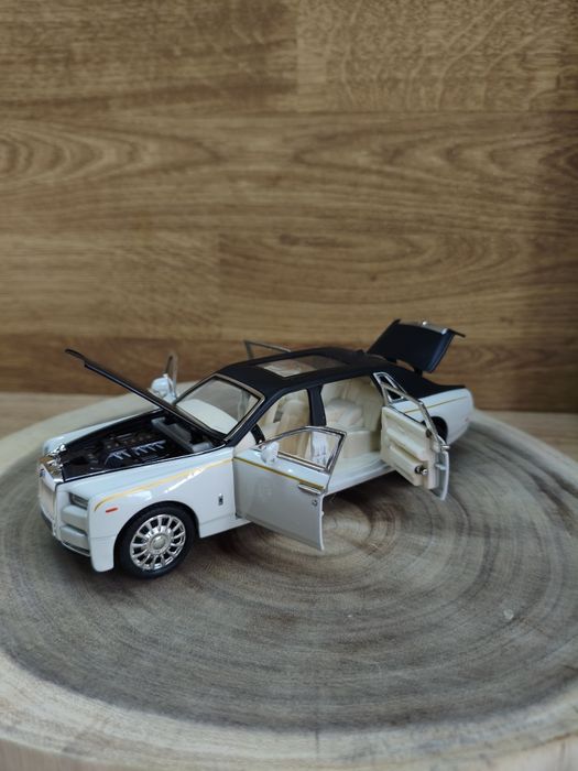 Масштабная металлическая модель игрушка Rolls Royce Phantom,