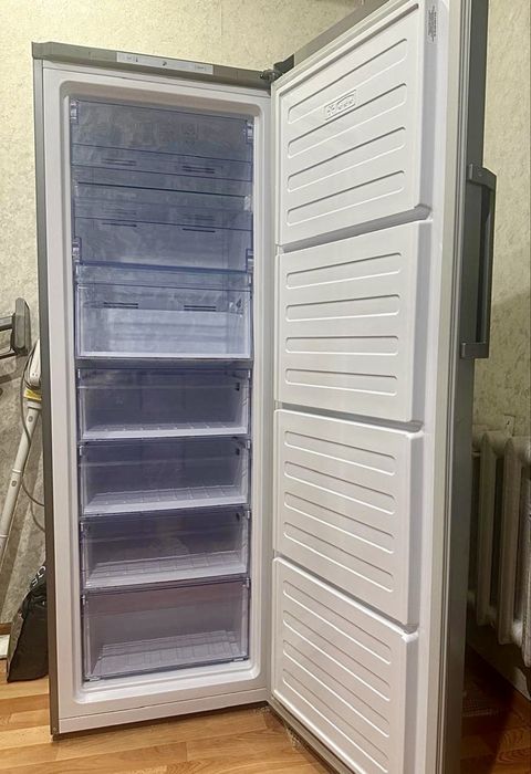 Продам морозильную камеру beko