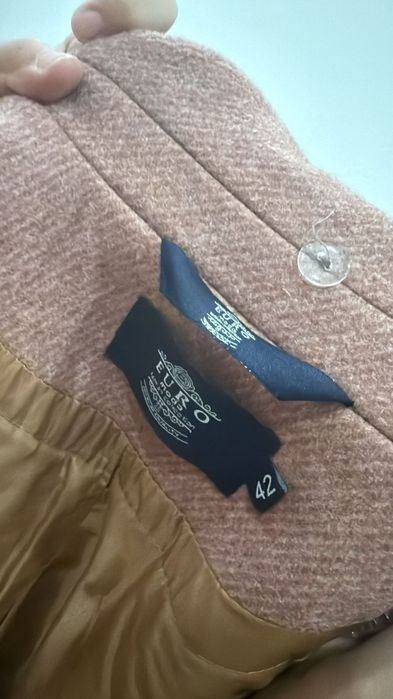 Пальто сатылады.