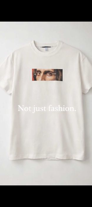 Продавам нова oversize тениска с двустранен принт.