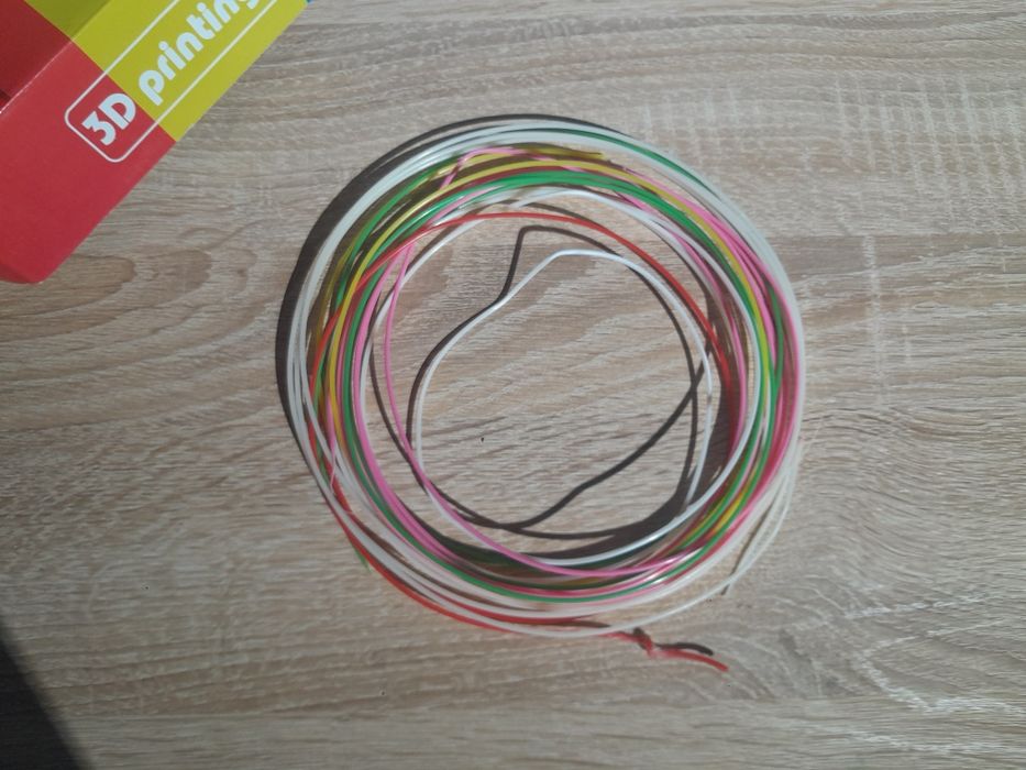 Продаю 3д ручку со стержнями