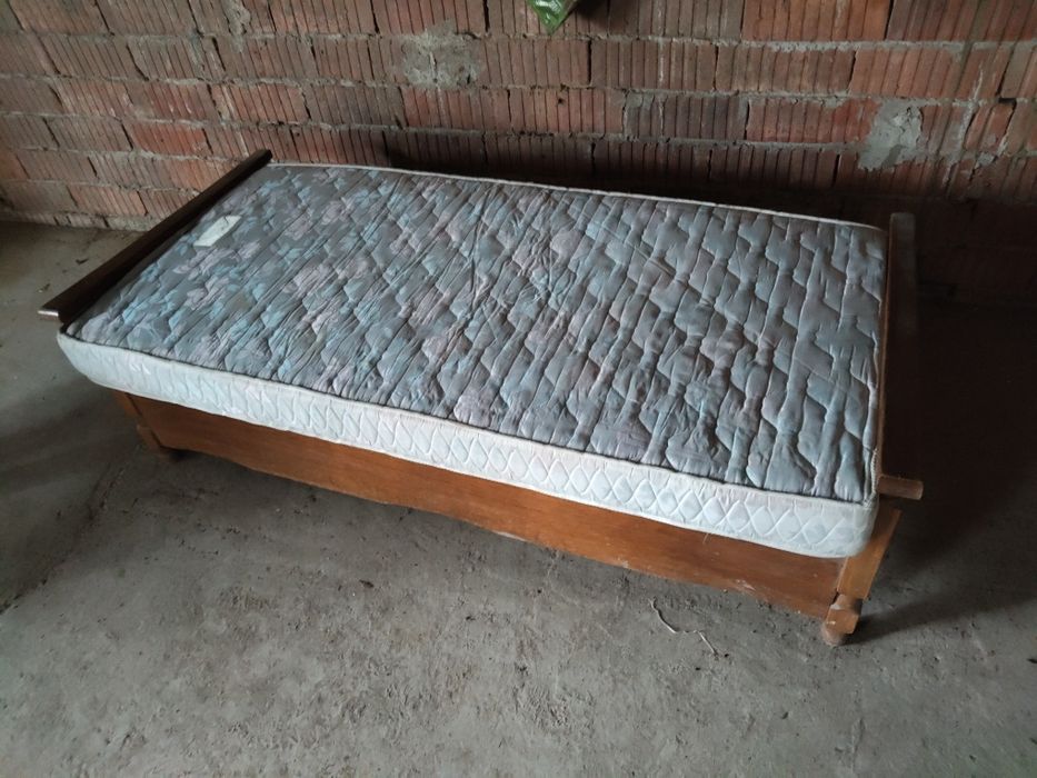 Paturi și canapele