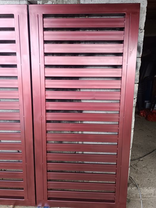 Vând set de porți jaluzele