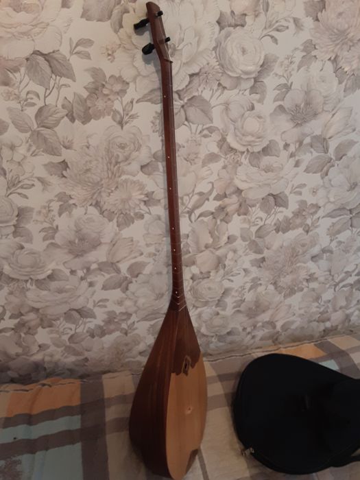 Продаётся домбыра в идеальном состояние