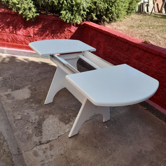 Стол белый овальный