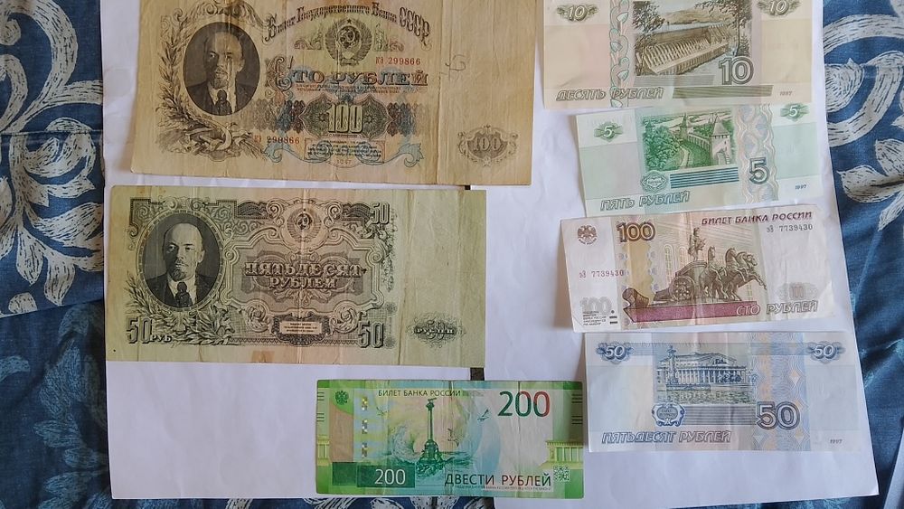 Продам не полную коллекцию монет значков и рублей разных видов и годов