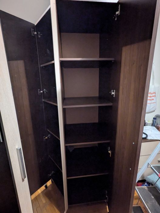 Трикрилен гардероб