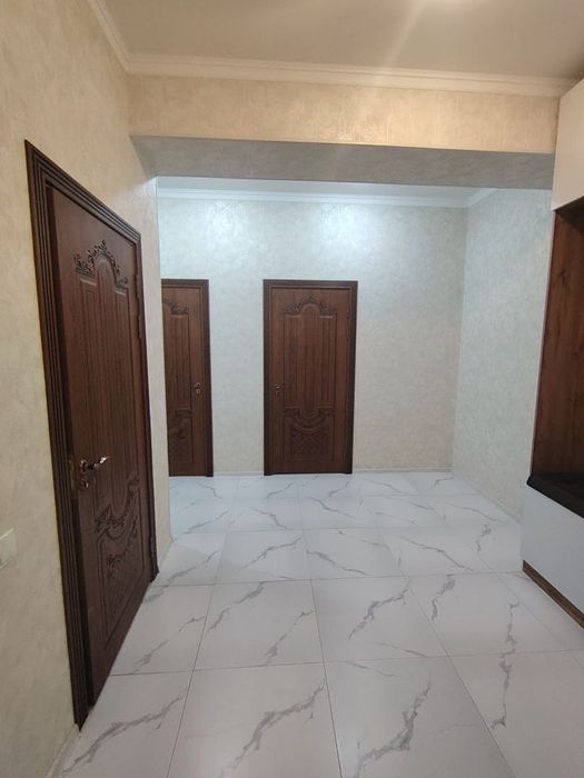 Шахар марказида жойлашган 2 хонали квартира ижарага берилади