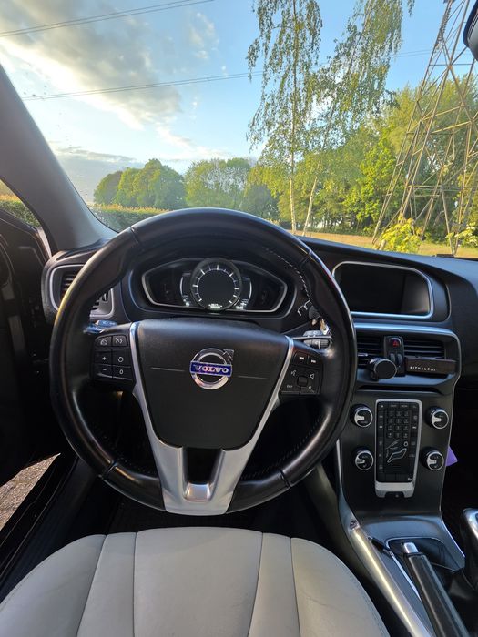 Volvo V40 D4 2015 
 Întreținut impecabil