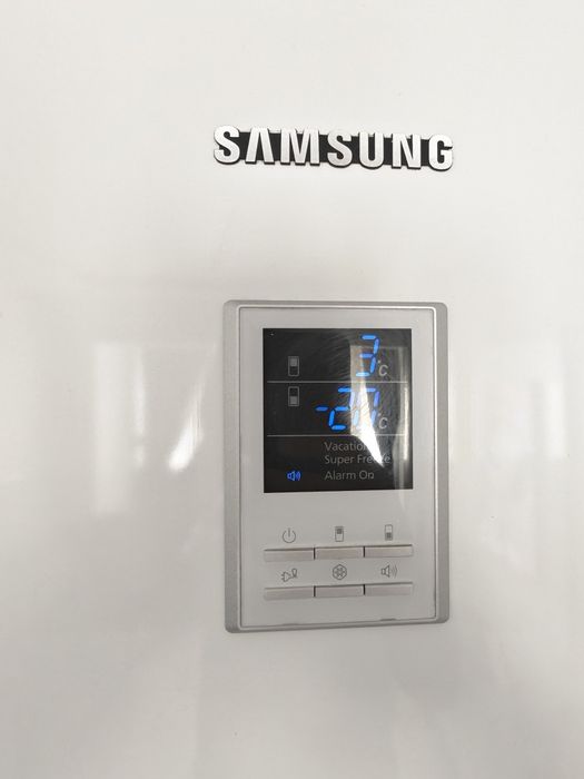 Хладилник с фризер Samsung RL41WCSW – много добро състояние