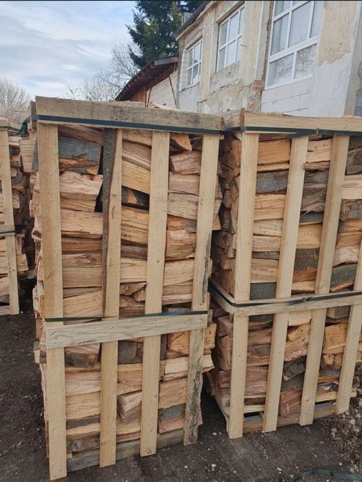 Lemn de foc și brichete livrare la domiciliu