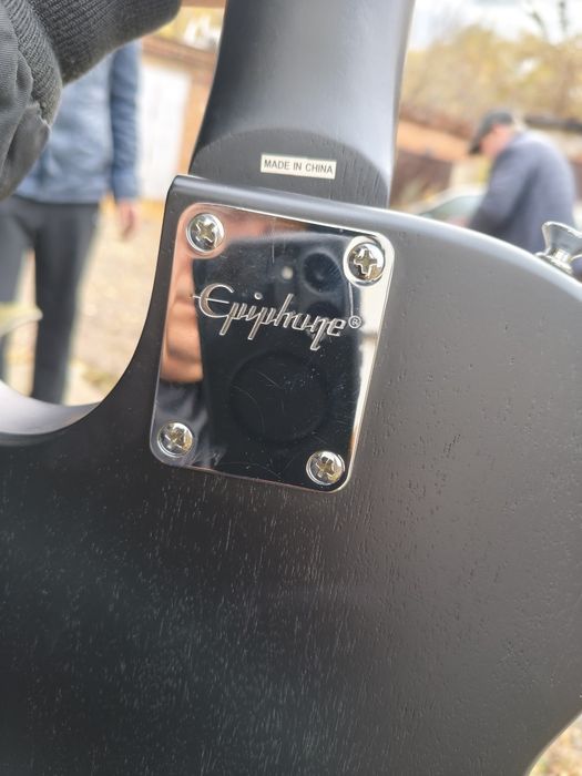 Продам электро гитару EPIPHONE