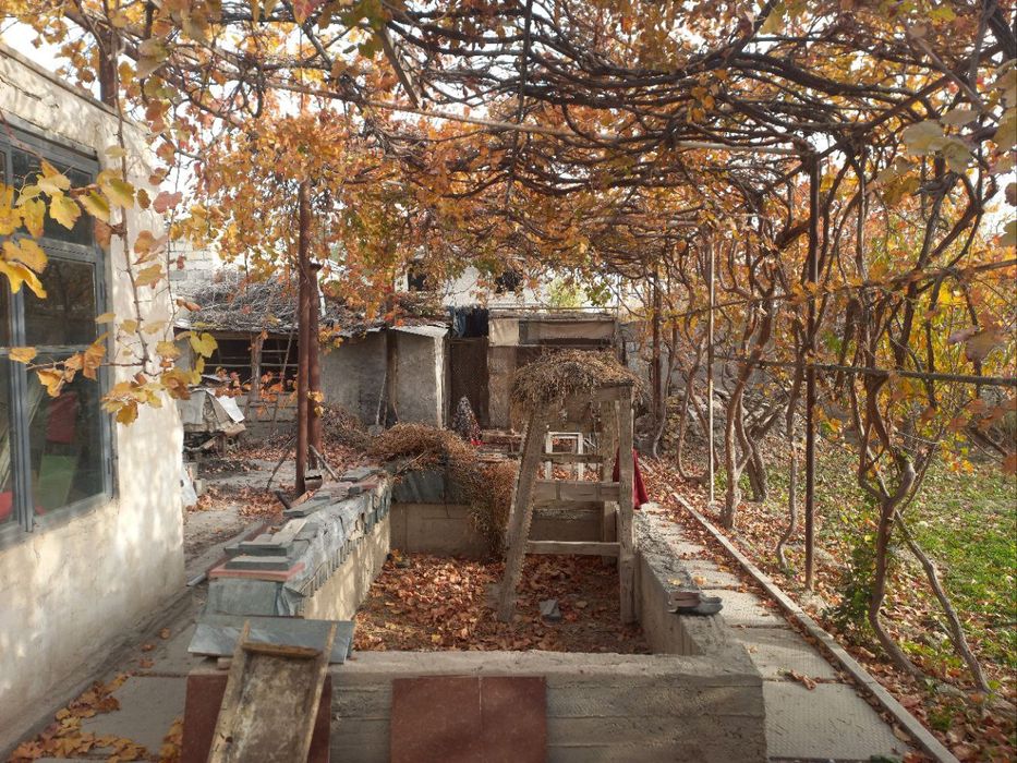 Продаётся дача на спутнике.