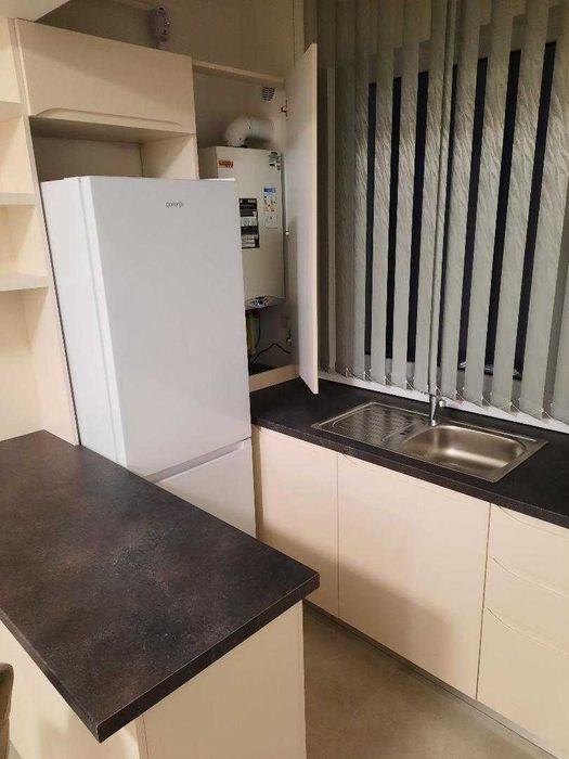 Închiriez apartament 2 cam. bloc nou, cu loc parcare privat