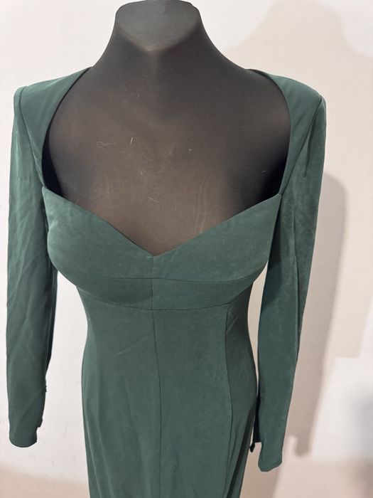 Платье вечернее зеленого цвета