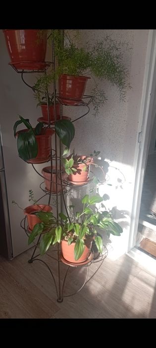 Продам подставку для цветов