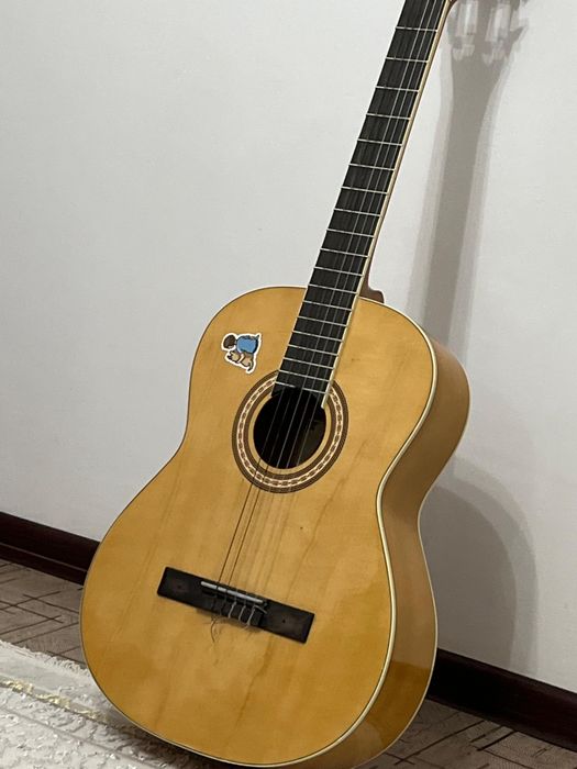 Гитара в хорошем состоянии +КАПО +40 Медиаторов разных толщин