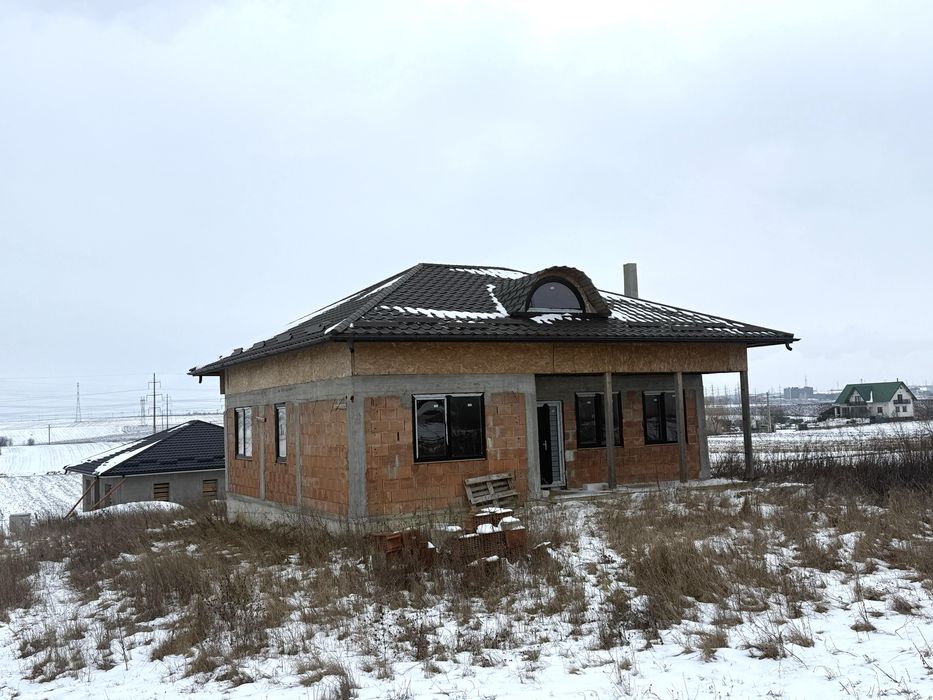 Casa Ipotesti 8 ari de teren