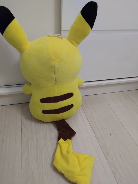 Picachu de plus 60 cm , nou