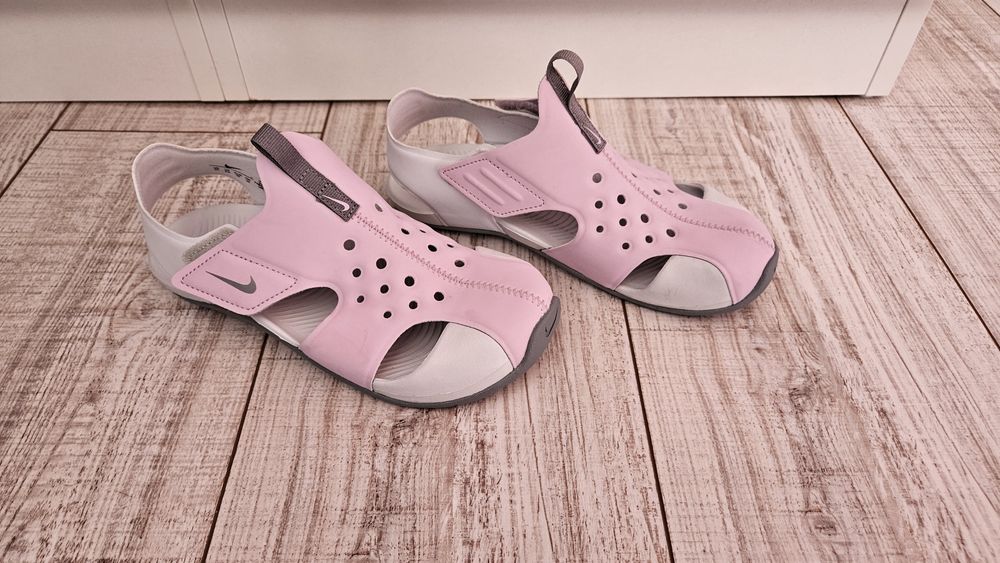 Нови сандалети Nike