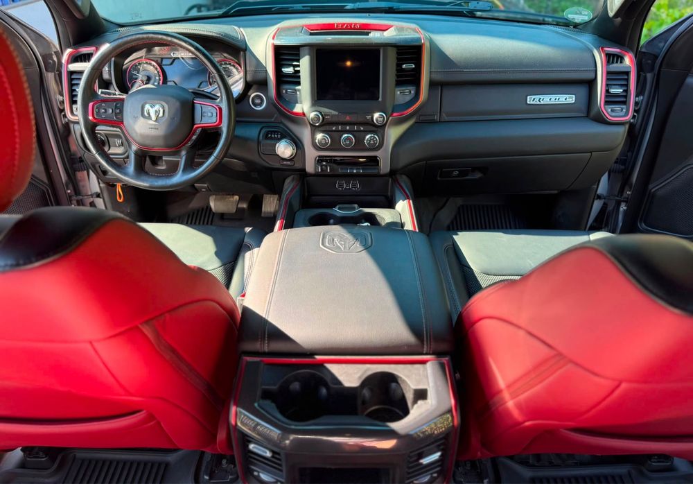 Dodge RAM Rebel 5.7 HEMI V8