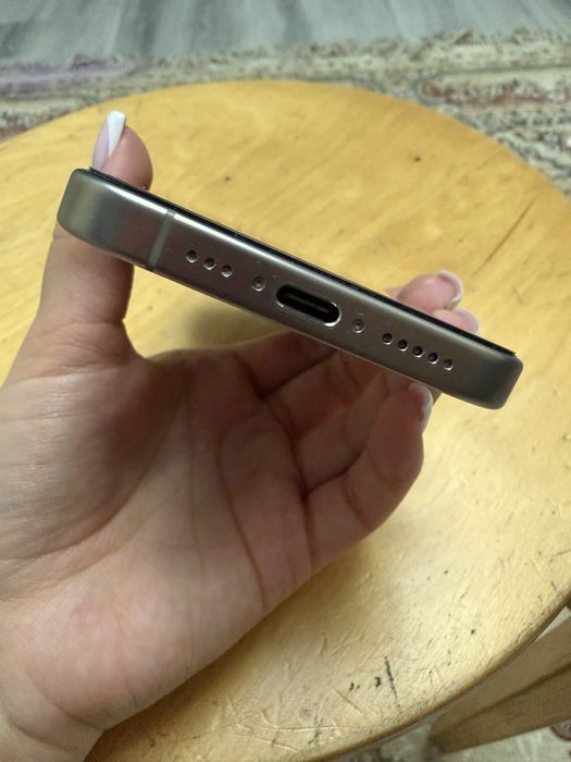 Продам Айфон 15 Pro