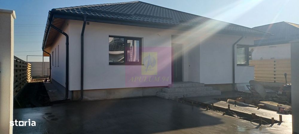 Săbăreni, casă parter 4 camere, CT, terasă, pivniță, teren 500 mp