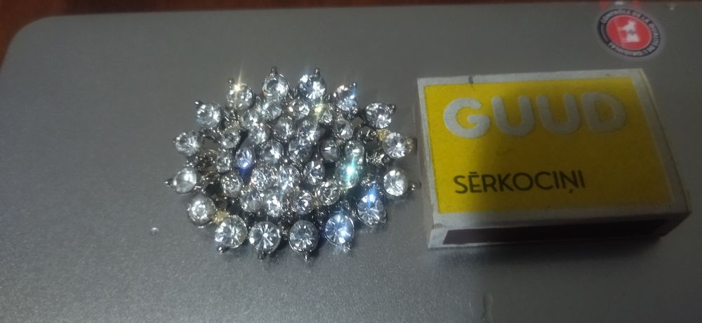 Продается брошка из рубинов , брошь полукруглая , корона для невест