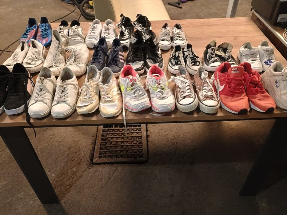 Лот обувки на едро