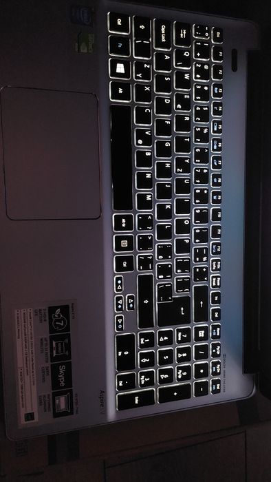 Aspire V- 15 -V3-572G-