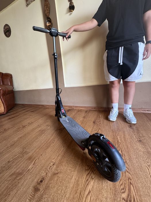 Trotineta electrica E-TWOW S2 Booster ES, Viteza 25Km/h, Autonomie 30Km, Motor 500W, Bluetooth, roti 8" (Negru)