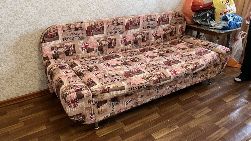 Продам диван в зал