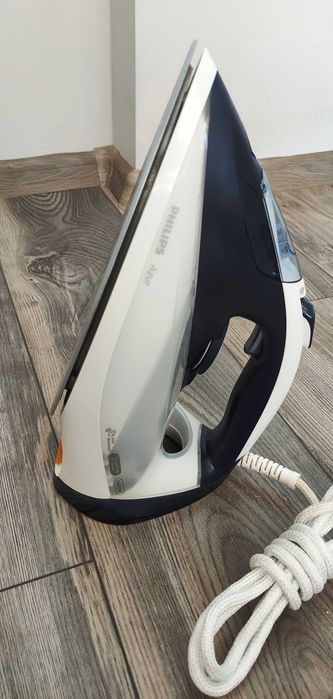 Парна ютия Philips Azur NL9206AD-4, 2400 W, Незалепваща гладеща плоча Steam Glide Plus, като ново