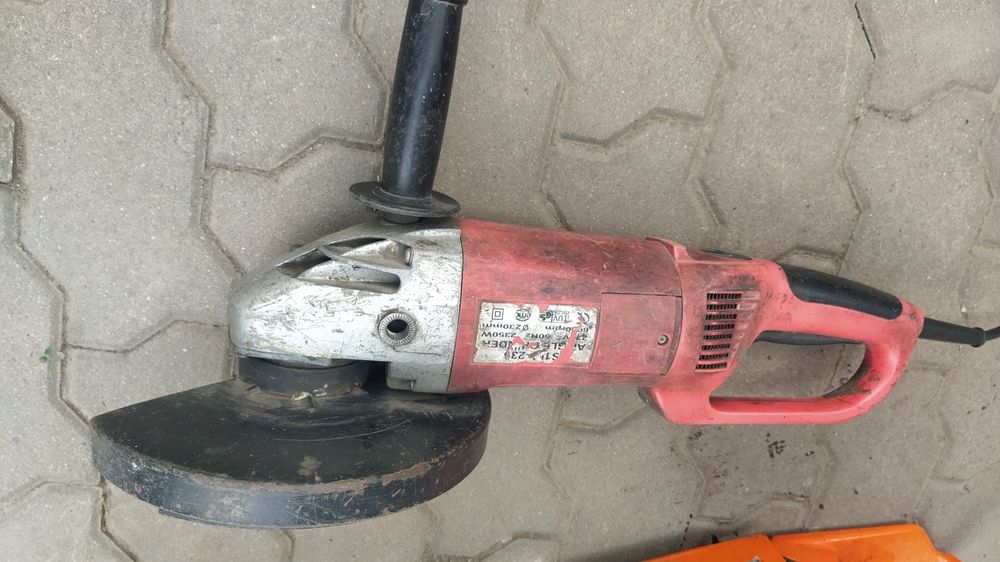 Продам  электро Болгарку 180мм